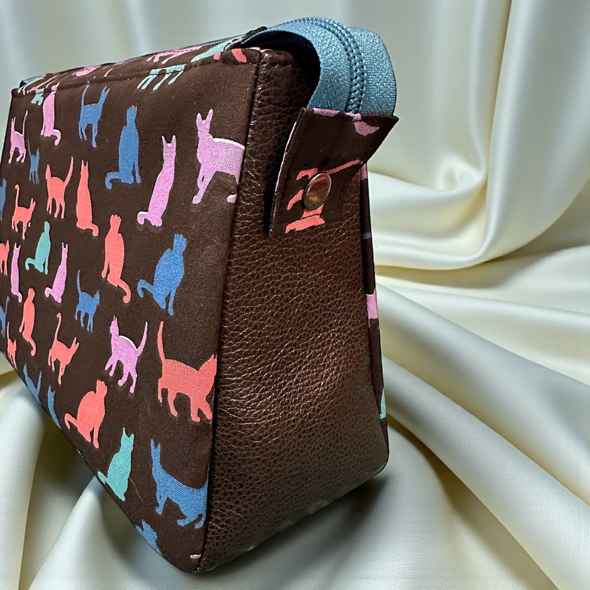 Luxury Cat Print Zipper Storage Pouch – Handmade with Leather Base